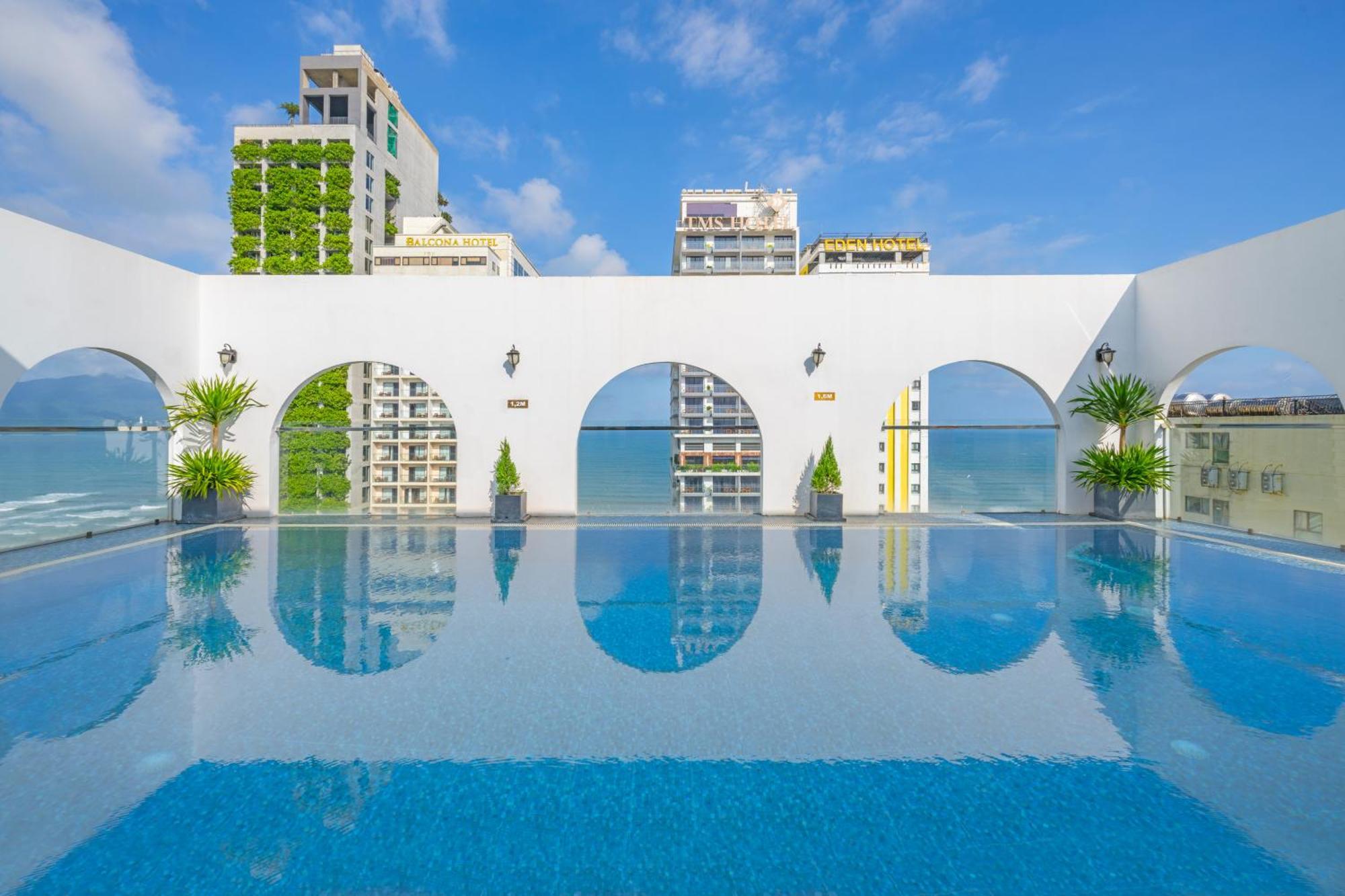 Golden Lotus Hotel Da Nang - Rooftop Bar Sea View Dış mekan fotoğraf